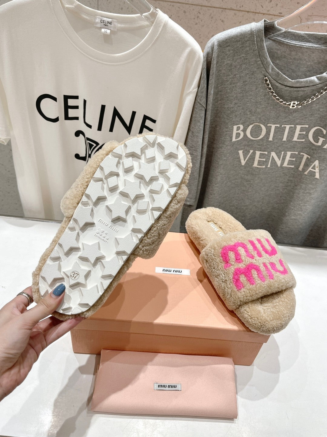 MIUMIU 26S SANDALS IN LIGHT BEIGE SHEARLING WITH LOGO LETTERING