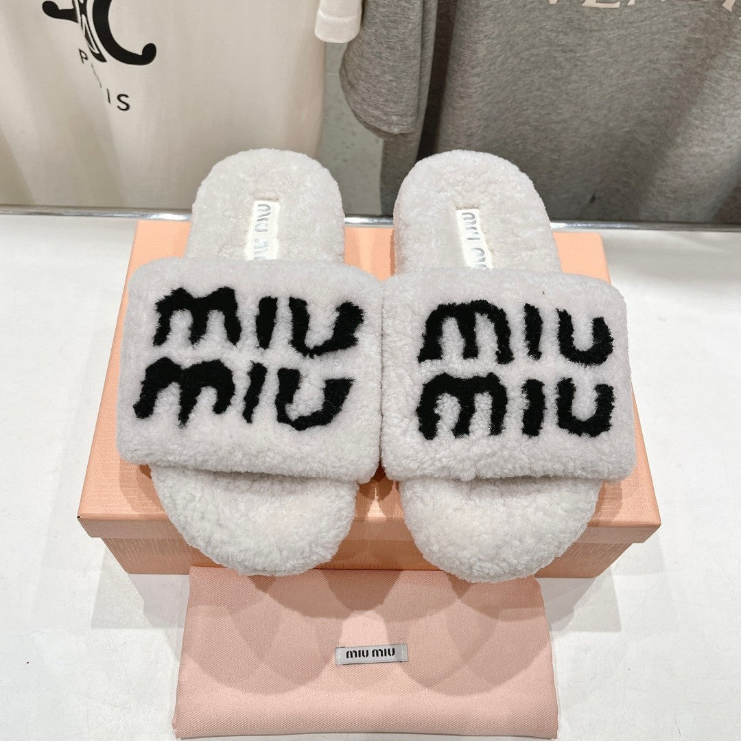 MIUMIU 26S SANDALS IN CREAM WHITE SHEARLING WITH LOGO LETTERING