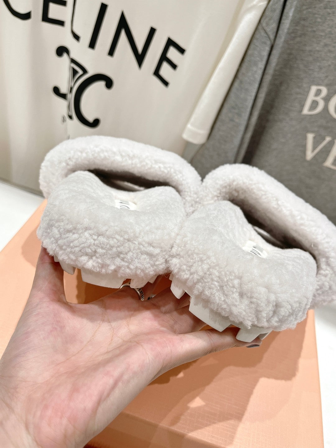 MIUMIU 26S SANDALS IN CREAM WHITE SHEARLING WITH LOGO LETTERING