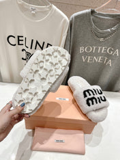 MIUMIU 26S SANDALS IN CREAM WHITE SHEARLING WITH LOGO LETTERING