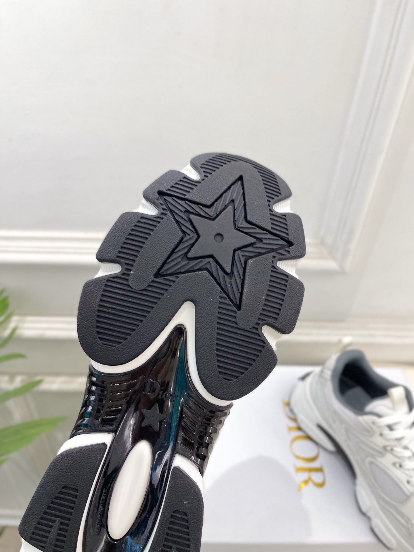 DIOR 26S SNEAKER IN WHITE GREY CALFSKIN AND MESH FABRIC