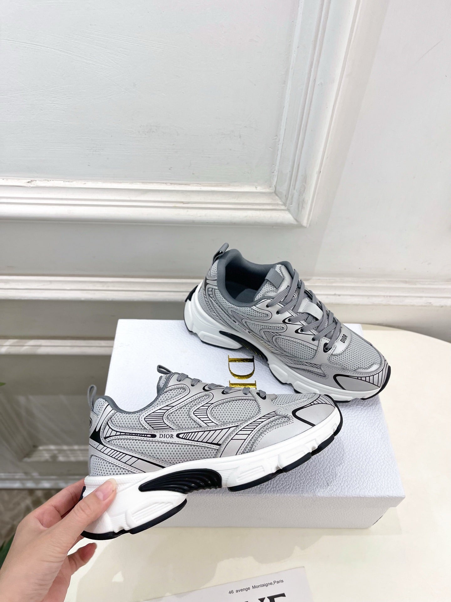 DIOR 26S SNEAKER IN GREY CALFSKIN AND MESH FABRIC