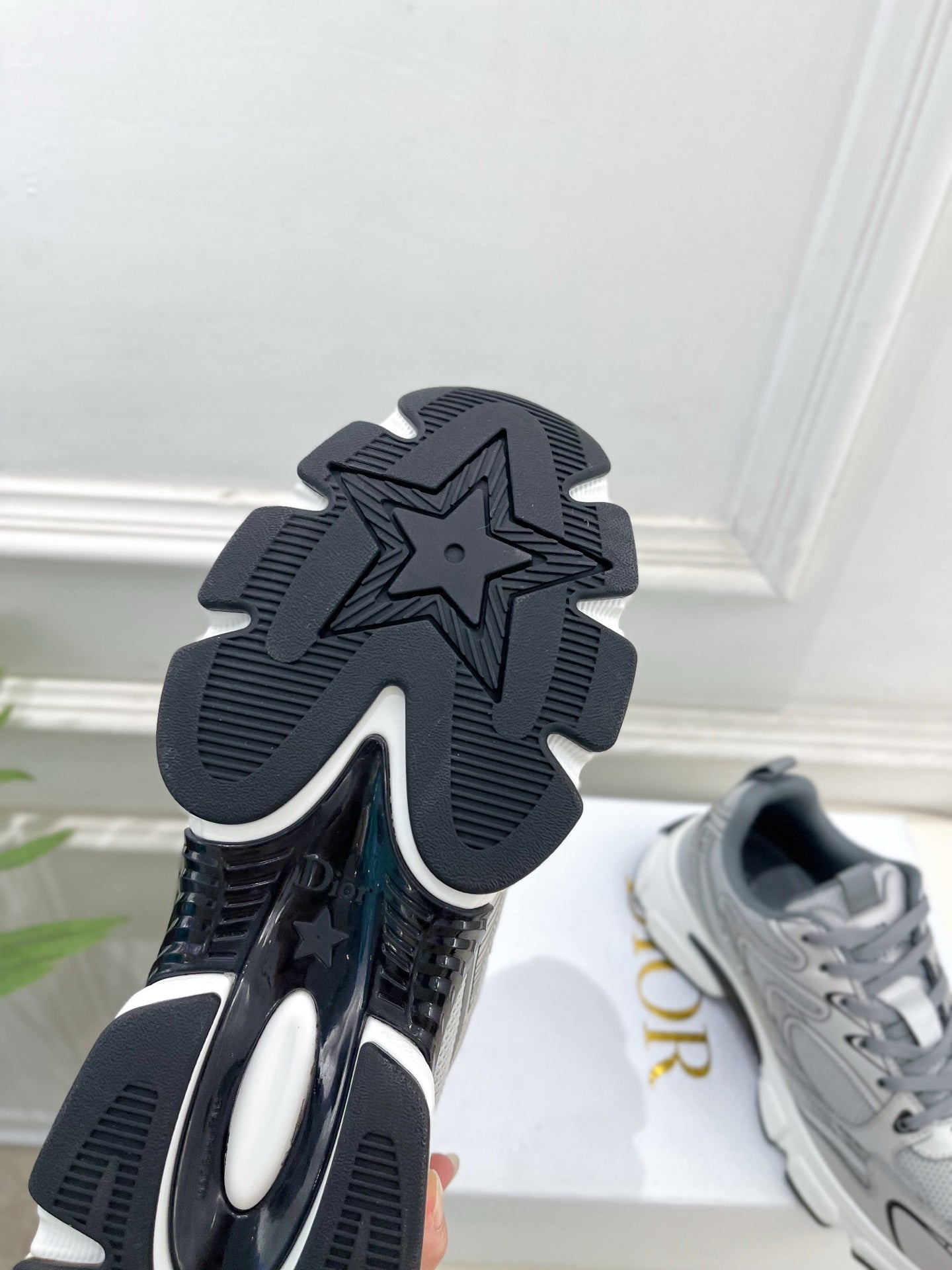 DIOR 26S SNEAKER IN GREY CALFSKIN AND MESH FABRIC