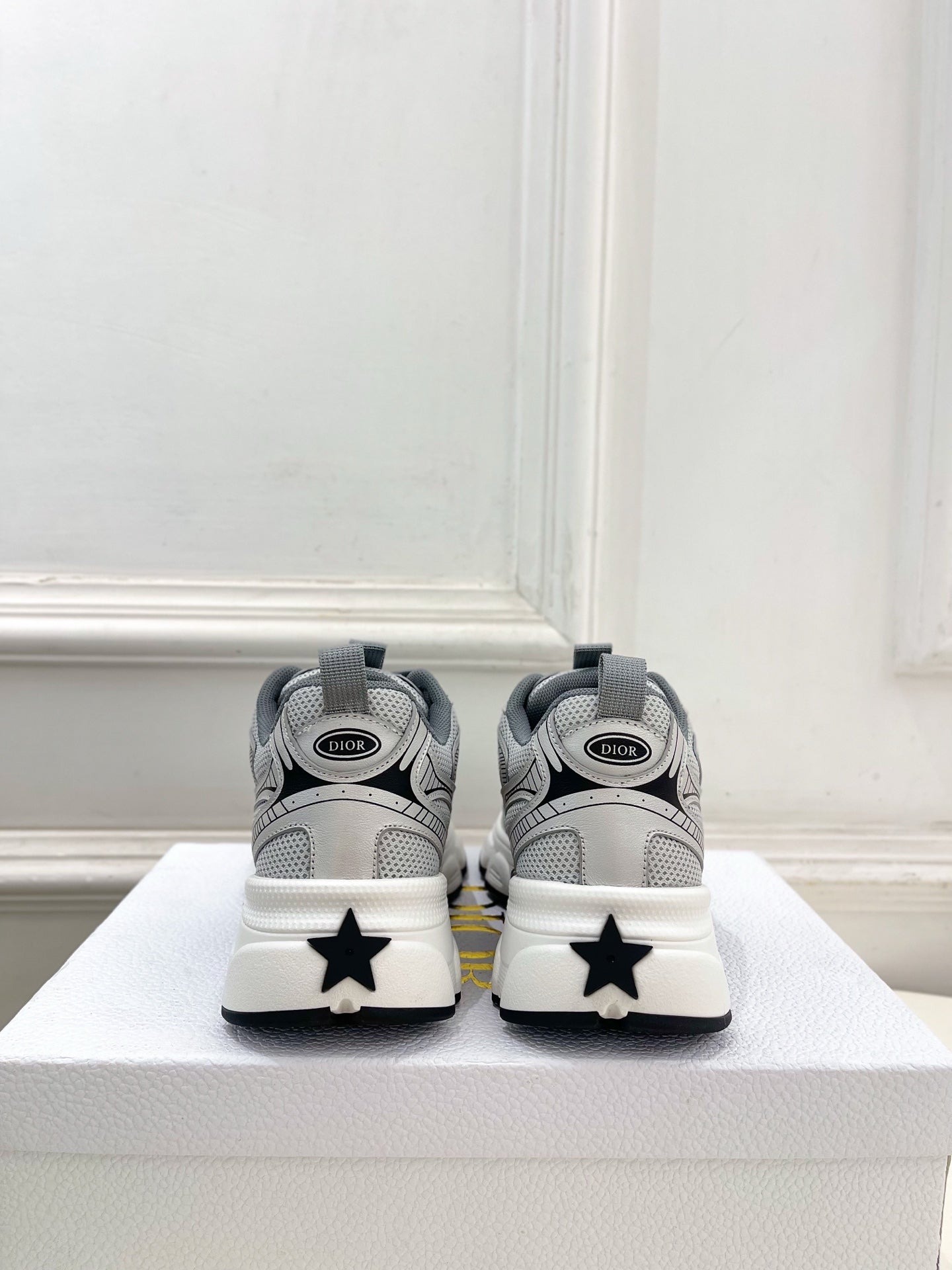 DIOR 26S SNEAKER IN GREY CALFSKIN AND MESH FABRIC