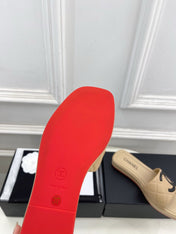 CHANEL 26S FLAT SLIDES IN BEIGE LAMBSKIN WITH BLACK CC LOGO