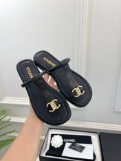CHANEL 26S THONG SANDALS IN BLACK LAMBSKIN WITH GOLD TONE CC LOGO