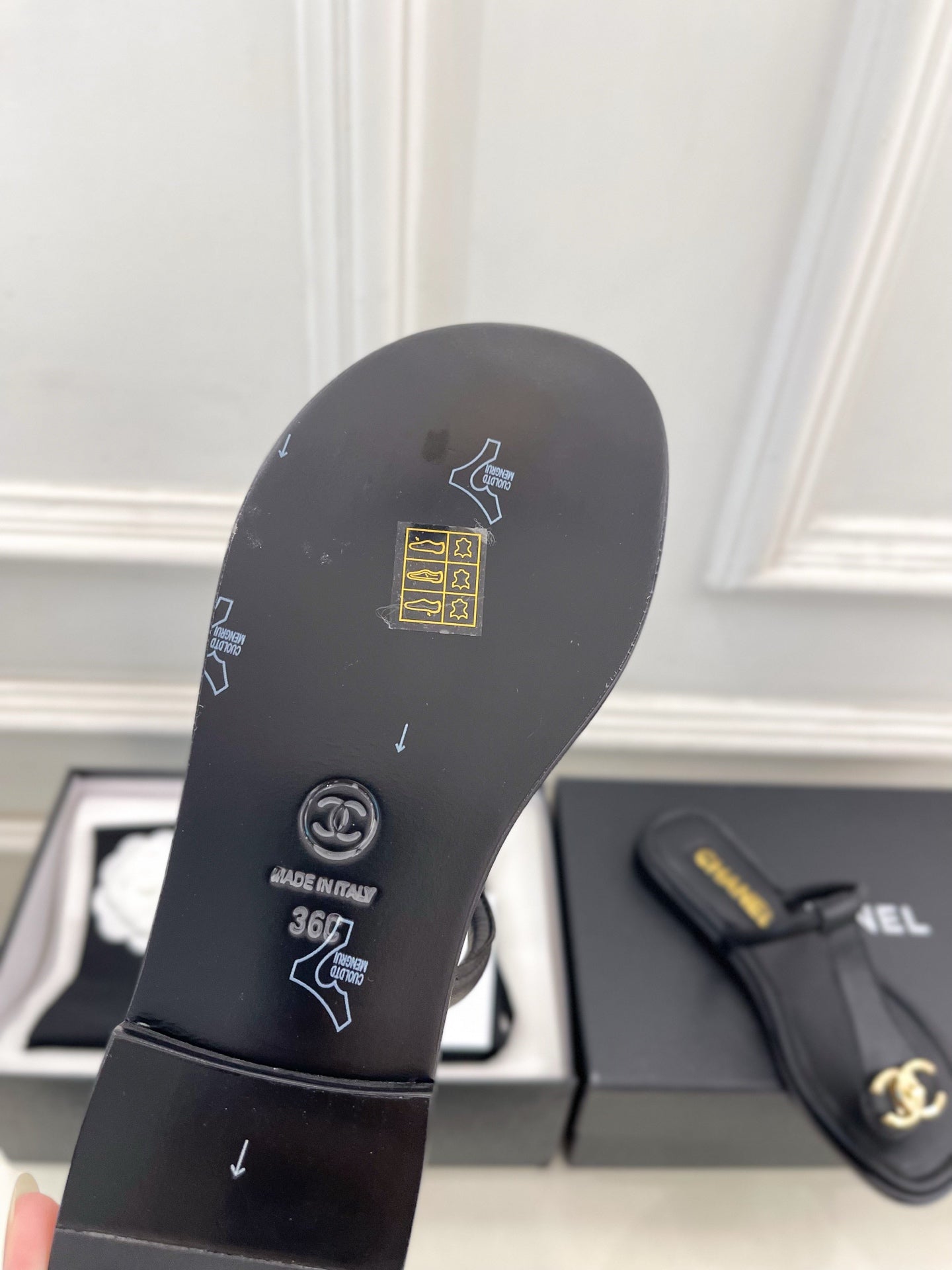 CHANEL 26S THONG SANDALS IN BLACK LAMBSKIN WITH GOLD TONE CC LOGO