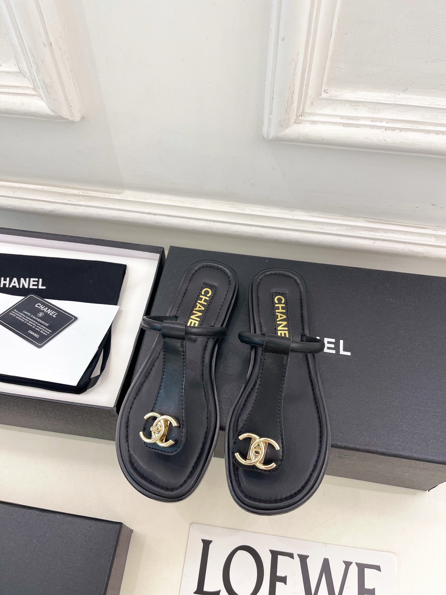CHANEL 26S THONG SANDALS IN BLACK LAMBSKIN WITH GOLD TONE CC LOGO