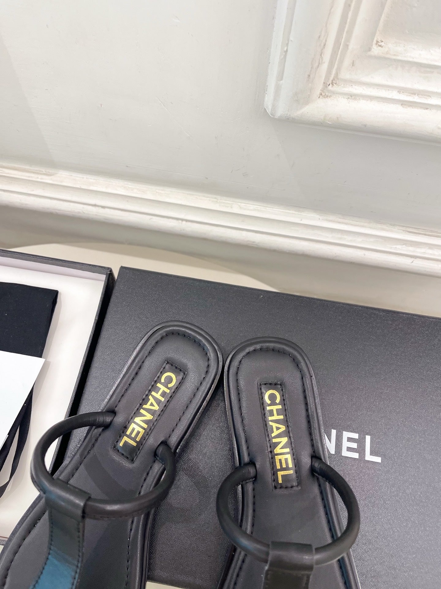 CHANEL 26S THONG SANDALS IN BLACK LAMBSKIN WITH GOLD TONE CC LOGO