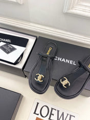 CHANEL 26S THONG SANDALS IN BLACK LAMBSKIN WITH GOLD TONE CC LOGO