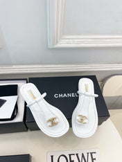 CHANEL 26S THONG SANDALS IN WHITE LAMBSKIN WITH GOLD TONE CC LOGO