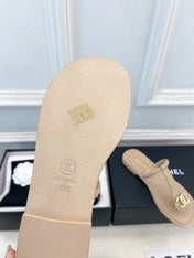 CHANEL 26S THONG SANDALS IN BEIGE LAMBSKIN WITH GOLD TONE CC LOGO