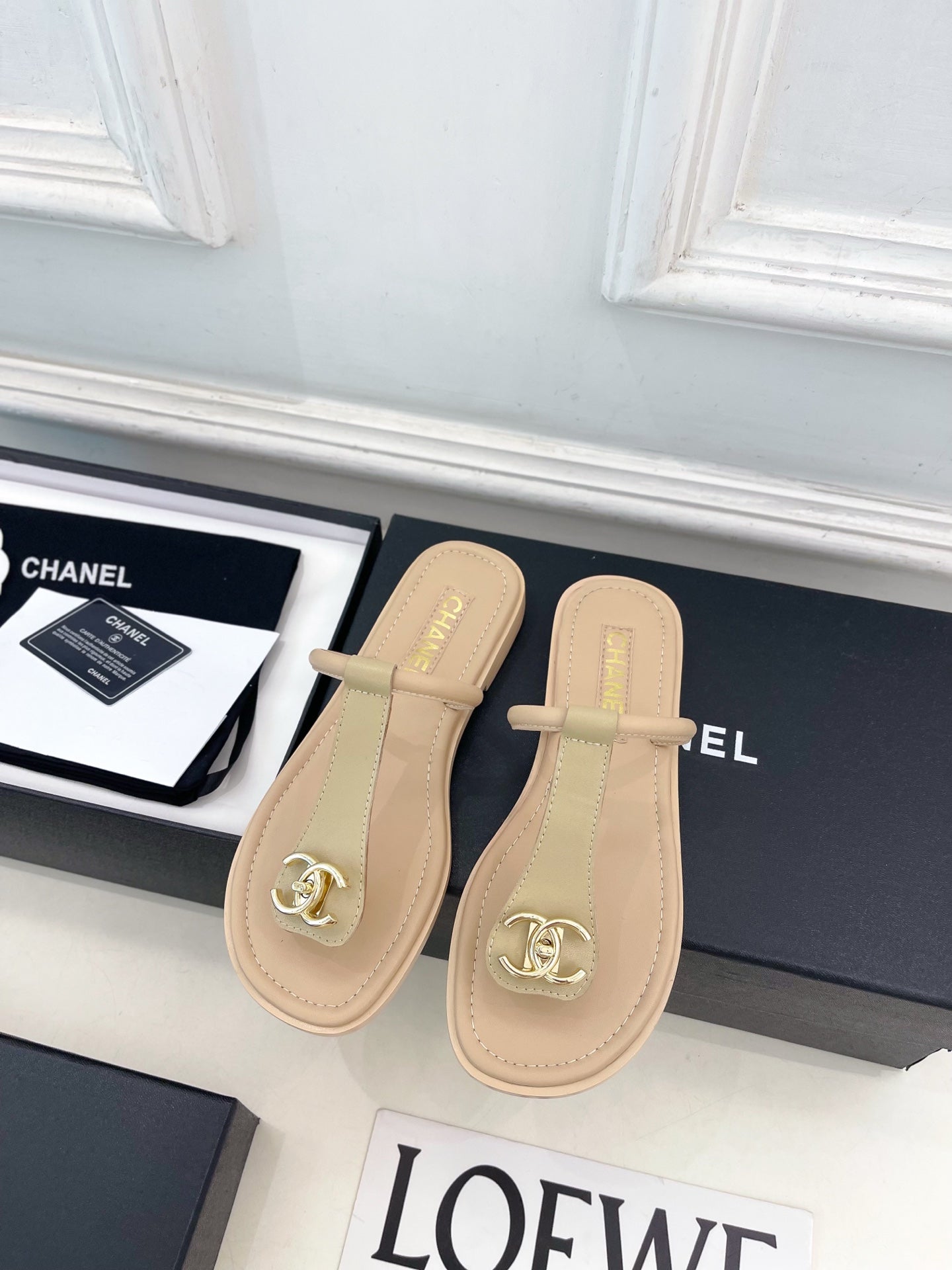 CHANEL 26S THONG SANDALS IN BEIGE LAMBSKIN WITH GOLD TONE CC LOGO