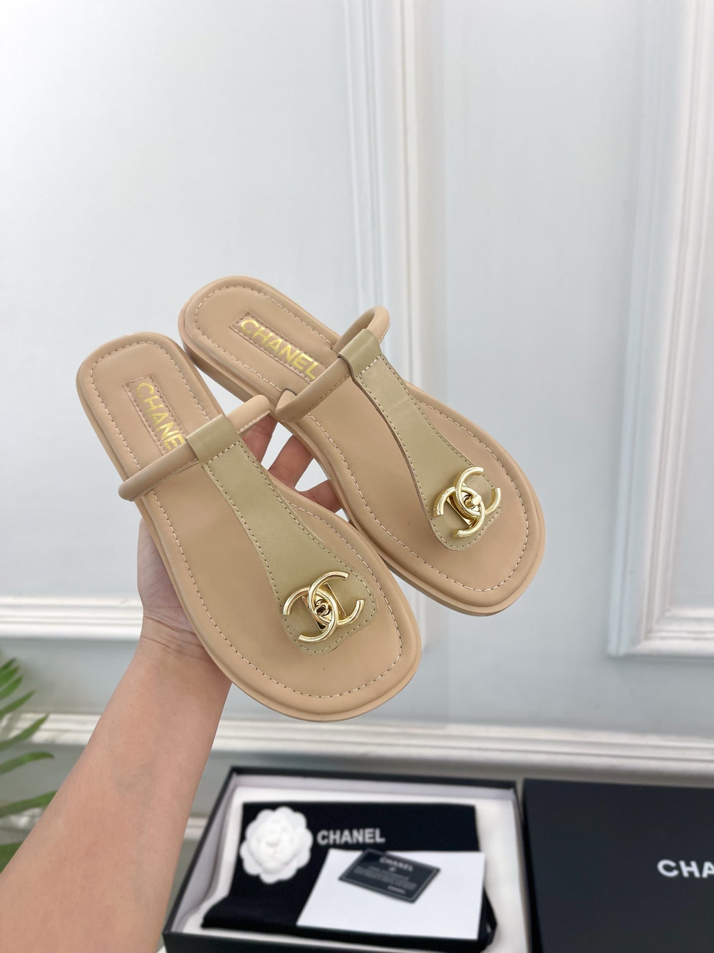 CHANEL 26S THONG SANDALS IN BEIGE LAMBSKIN WITH GOLD TONE CC LOGO