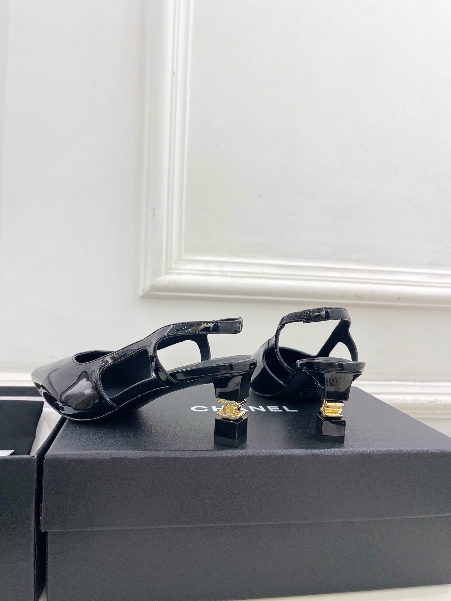 CHANEL 26S POINTED TOE HIGH HEELS 55 MM IN BLACK PATENT LAMBSKIN