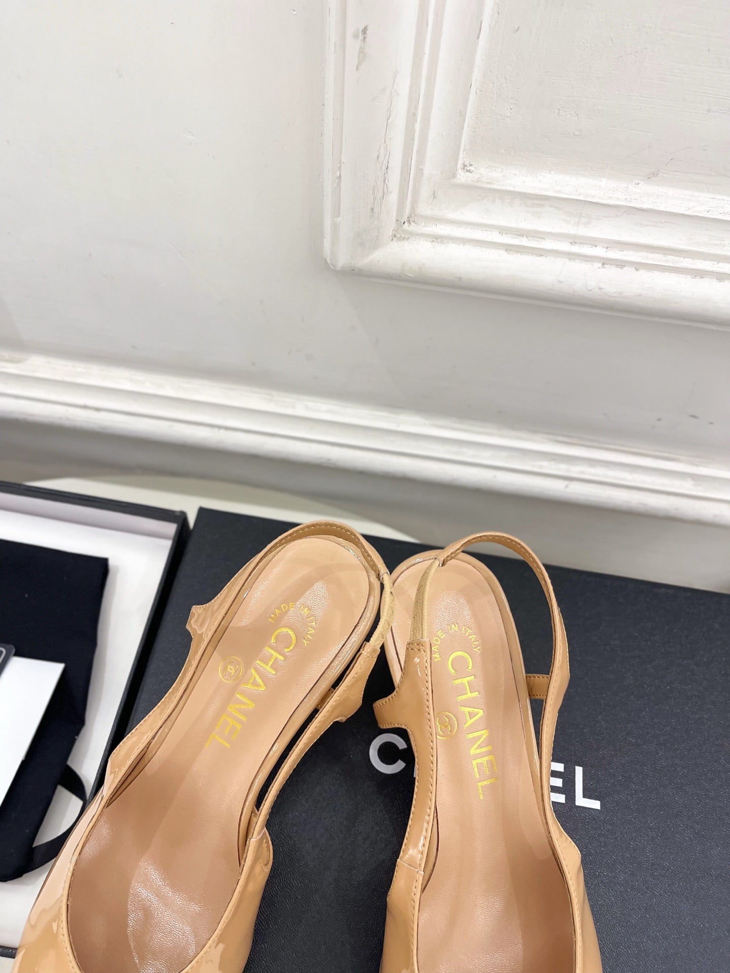 CHANEL 26S POINTED TOE HIGH HEELS 55 MM IN BEIGE PATENT LAMBSKIN