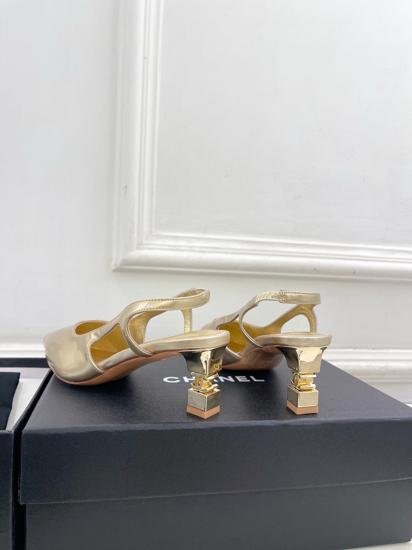 CHANEL 26S POINTED TOE HIGH HEELS 55 MM IN METALLIC GOLD LAMBSKIN