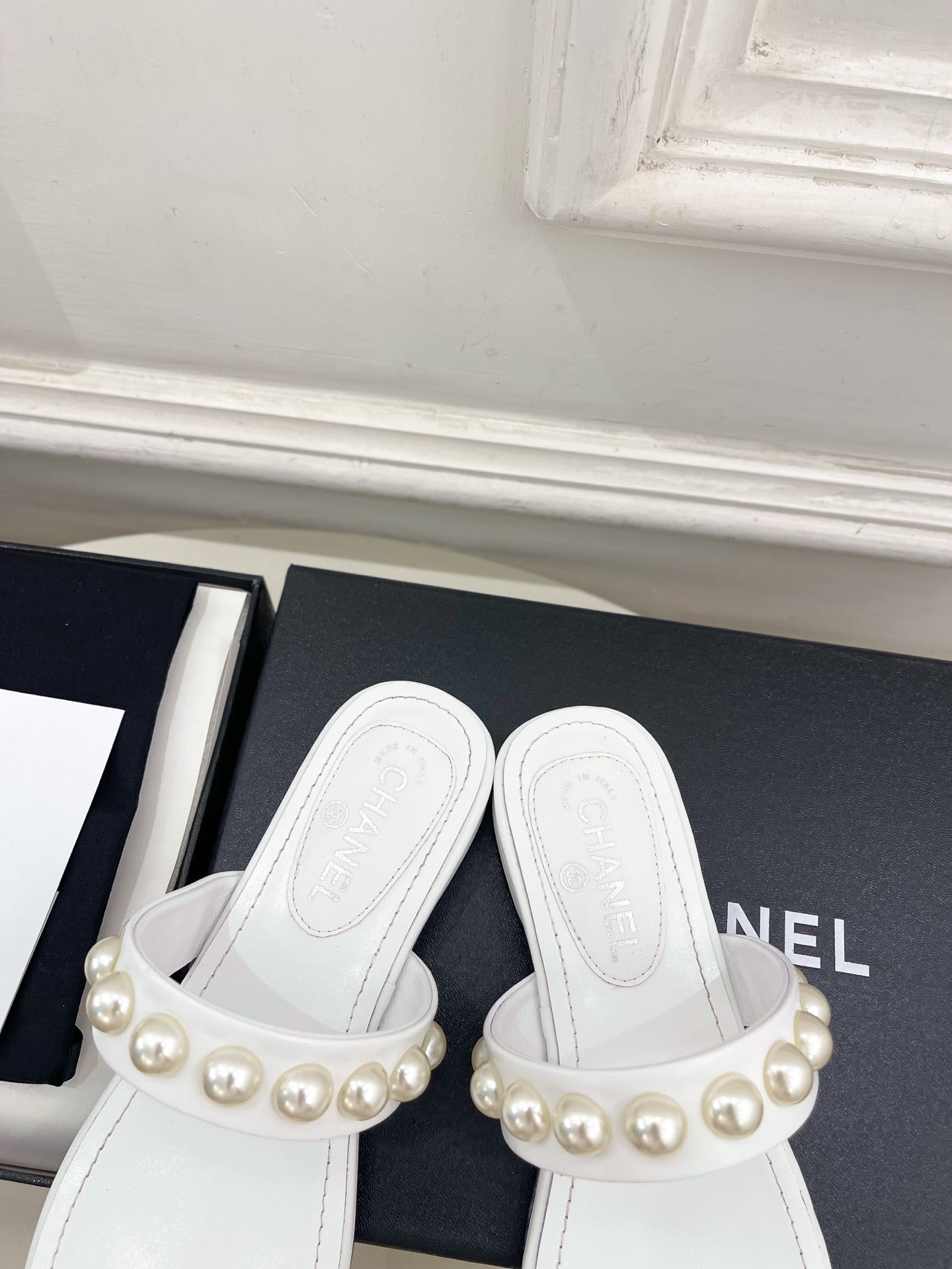 CHANEL 26S THONG SANDALS IN WHITE LAMBSKIN WITH PEARL EMBELLISHMENTS
