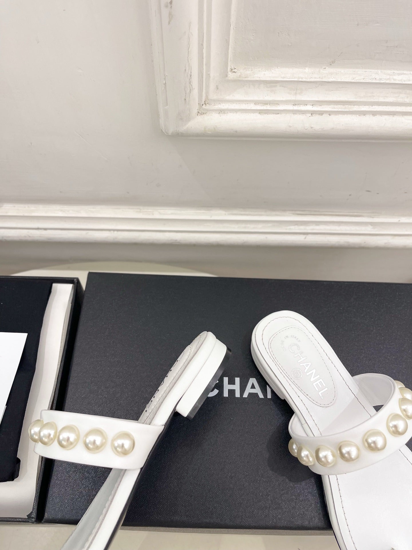 CHANEL 26S THONG SANDALS IN WHITE LAMBSKIN WITH PEARL EMBELLISHMENTS