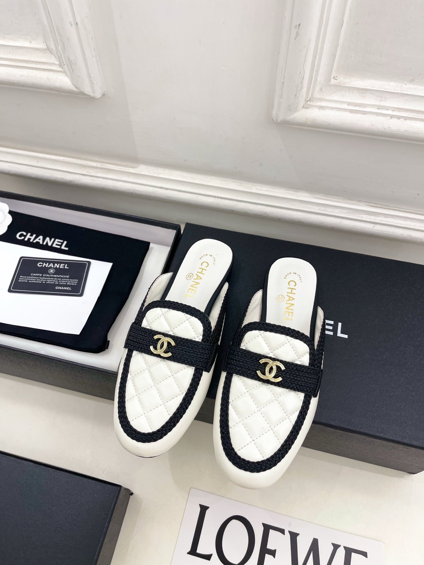 CHANEL 26S MULES IN WHITE LAMBSKIN AND BLACK FABRIC