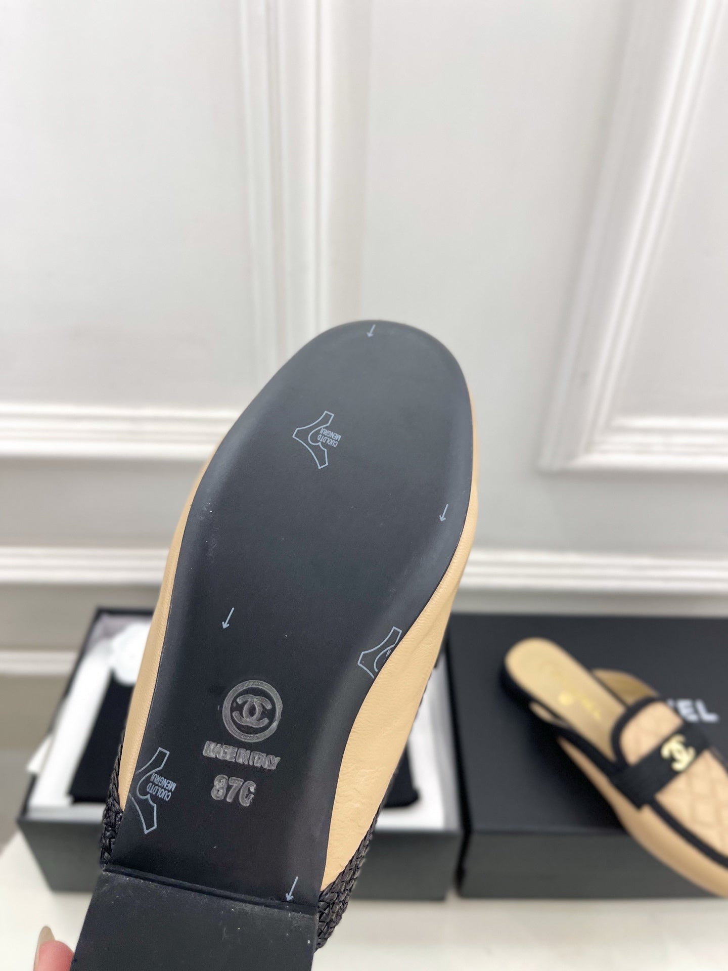 CHANEL 26S MULES IN BEIGE LAMBSKIN AND BLACK FABRIC