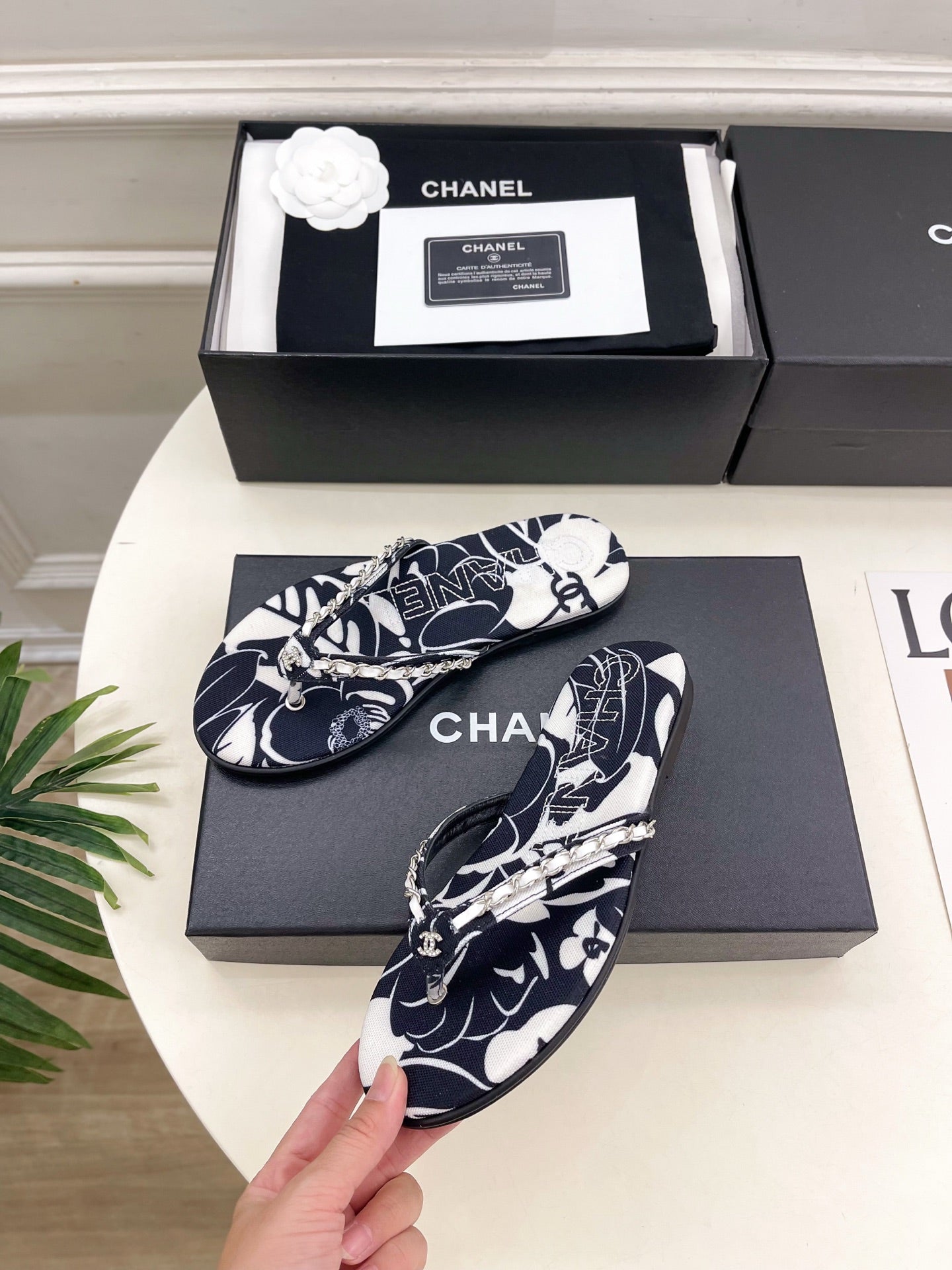 CHANEL 26S THONG SANDALS IN BLACK AND WHITE FLORAL PRINT FABRIC