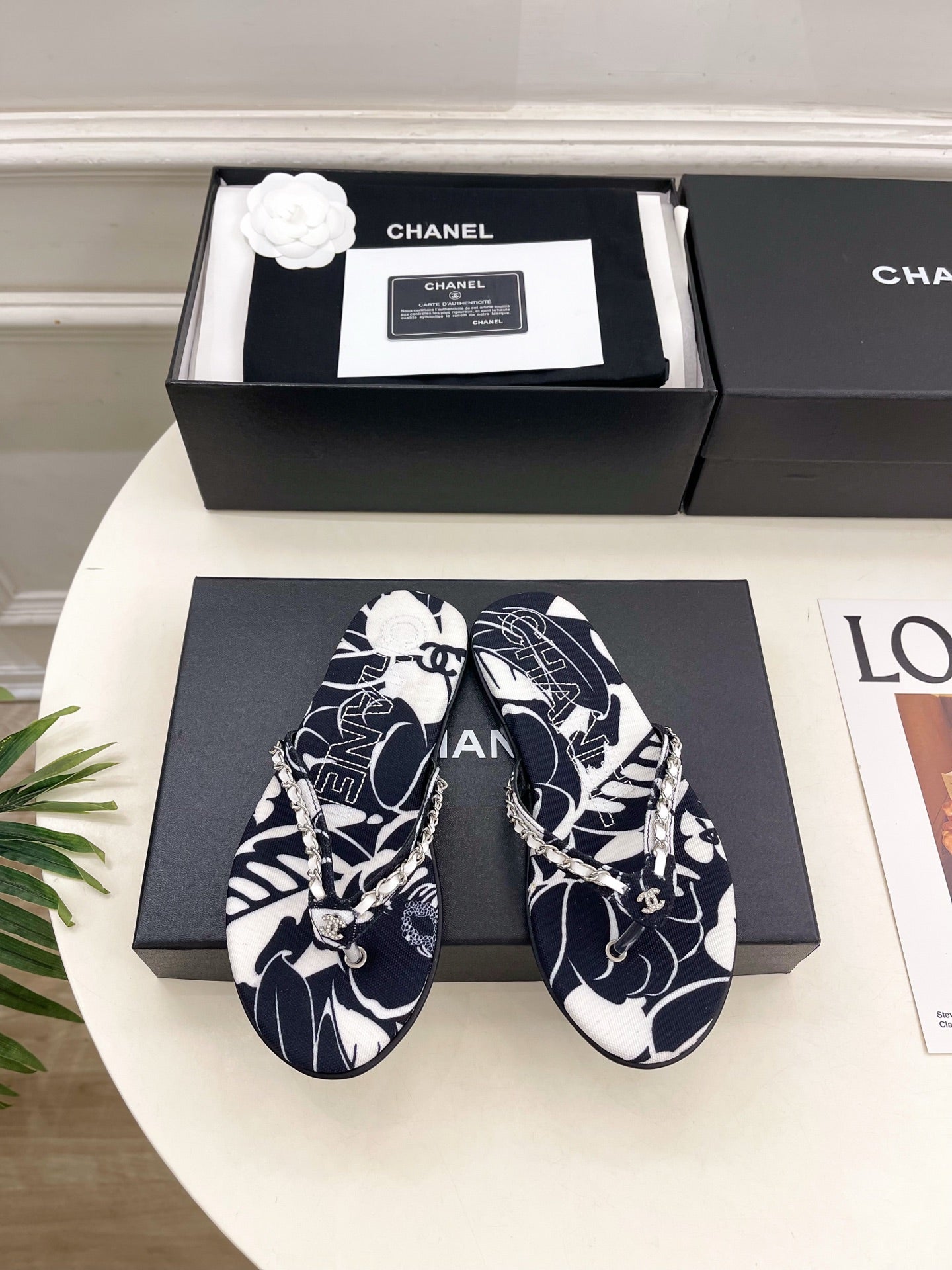 CHANEL 26S THONG SANDALS IN BLACK AND WHITE FLORAL PRINT FABRIC