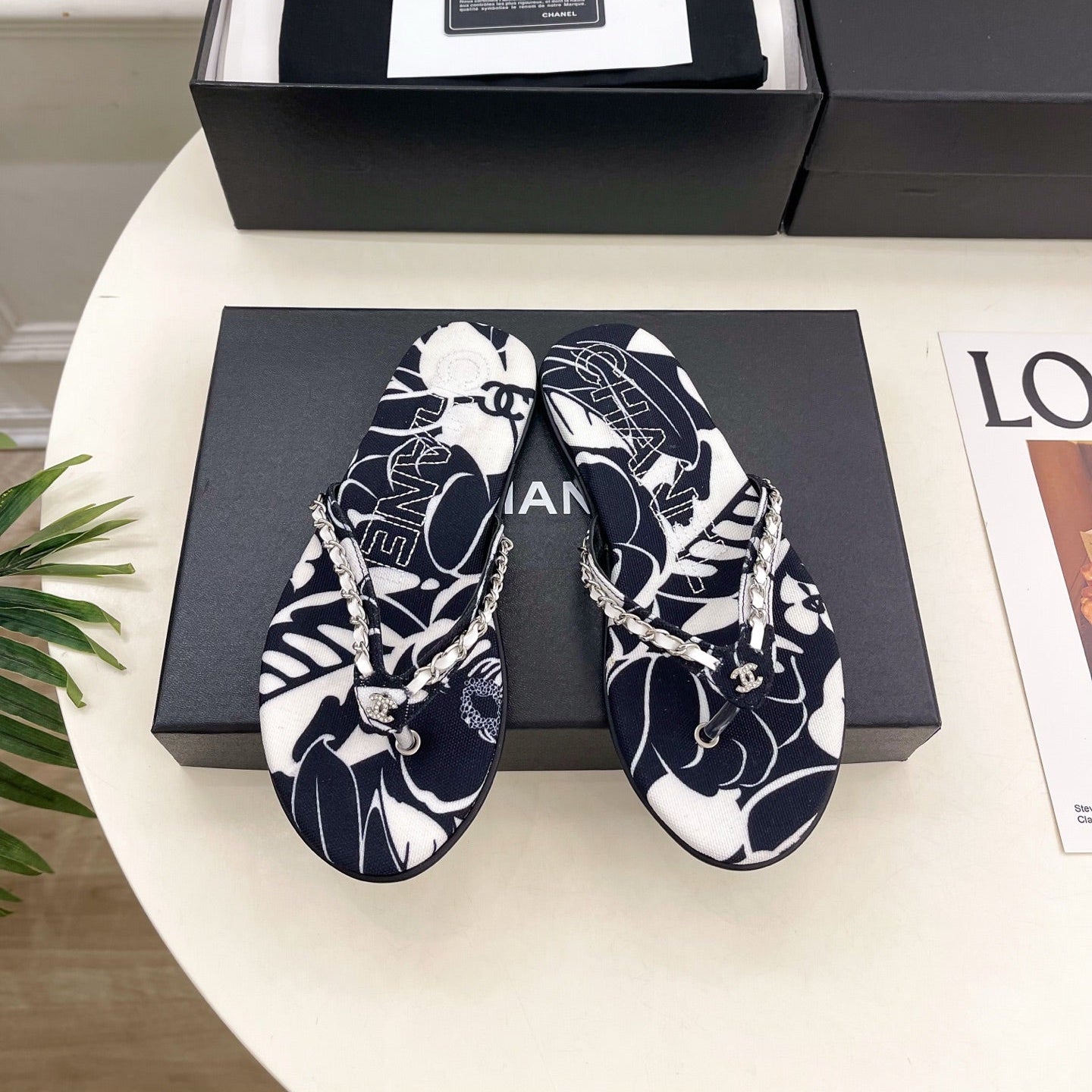 CHANEL 26S THONG SANDALS IN BLACK AND WHITE FLORAL PRINT FABRIC