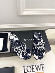 CHANEL 26S THONG SANDALS IN BLACK AND WHITE FLORAL PRINT FABRIC