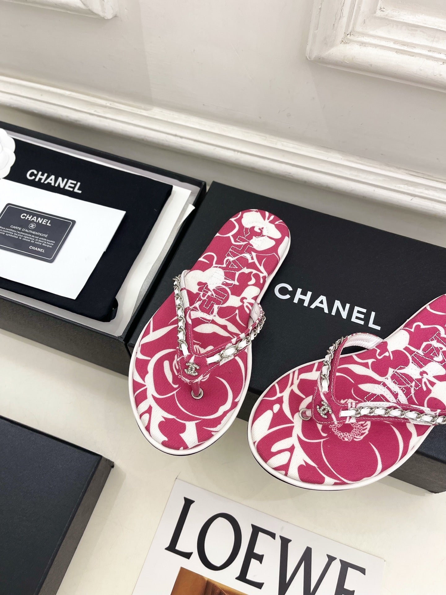 CHANEL 26S THONG SANDALS IN PINK AND WHITE FLORAL PRINT FABRIC