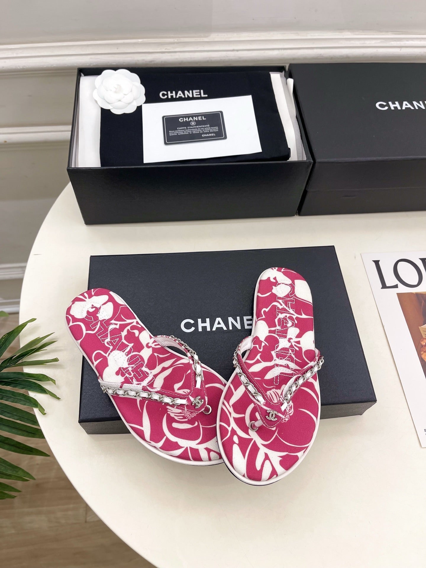 CHANEL 26S THONG SANDALS IN PINK AND WHITE FLORAL PRINT FABRIC