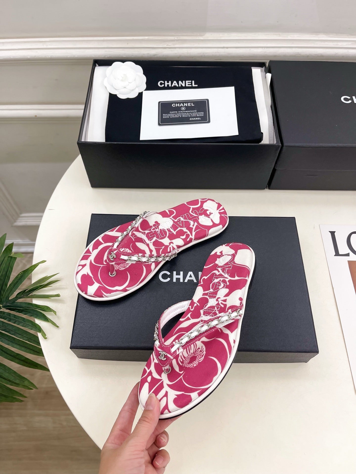 CHANEL 26S THONG SANDALS IN PINK AND WHITE FLORAL PRINT FABRIC