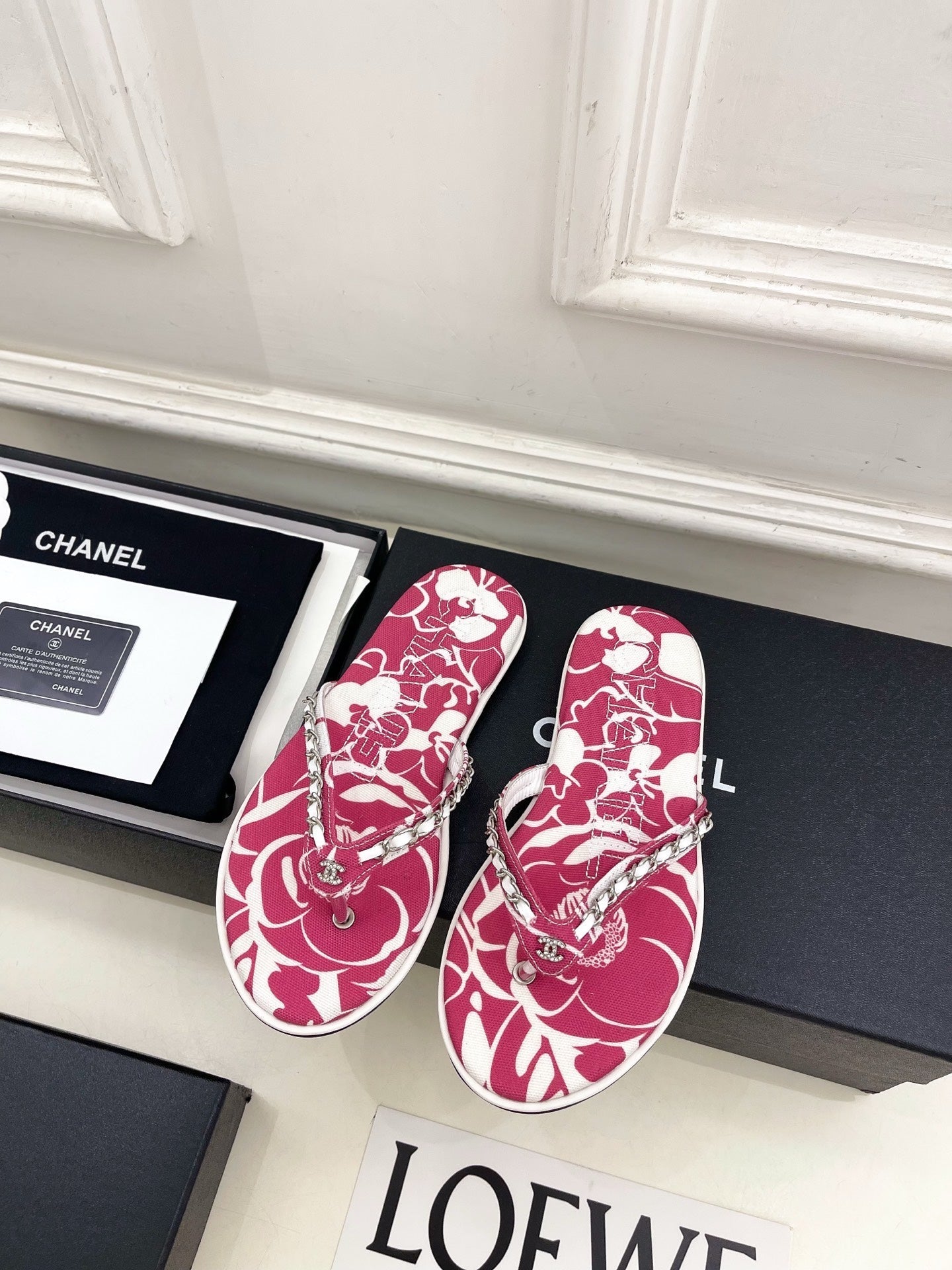 CHANEL 26S THONG SANDALS IN PINK AND WHITE FLORAL PRINT FABRIC