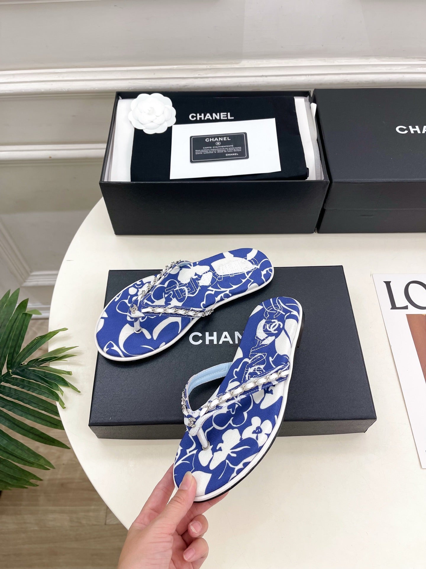 CHANEL 26S THONG SANDALS IN BLUE AND WHITE FLORAL PRINT FABRIC