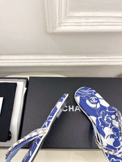 CHANEL 26S THONG SANDALS IN BLUE AND WHITE FLORAL PRINT FABRIC