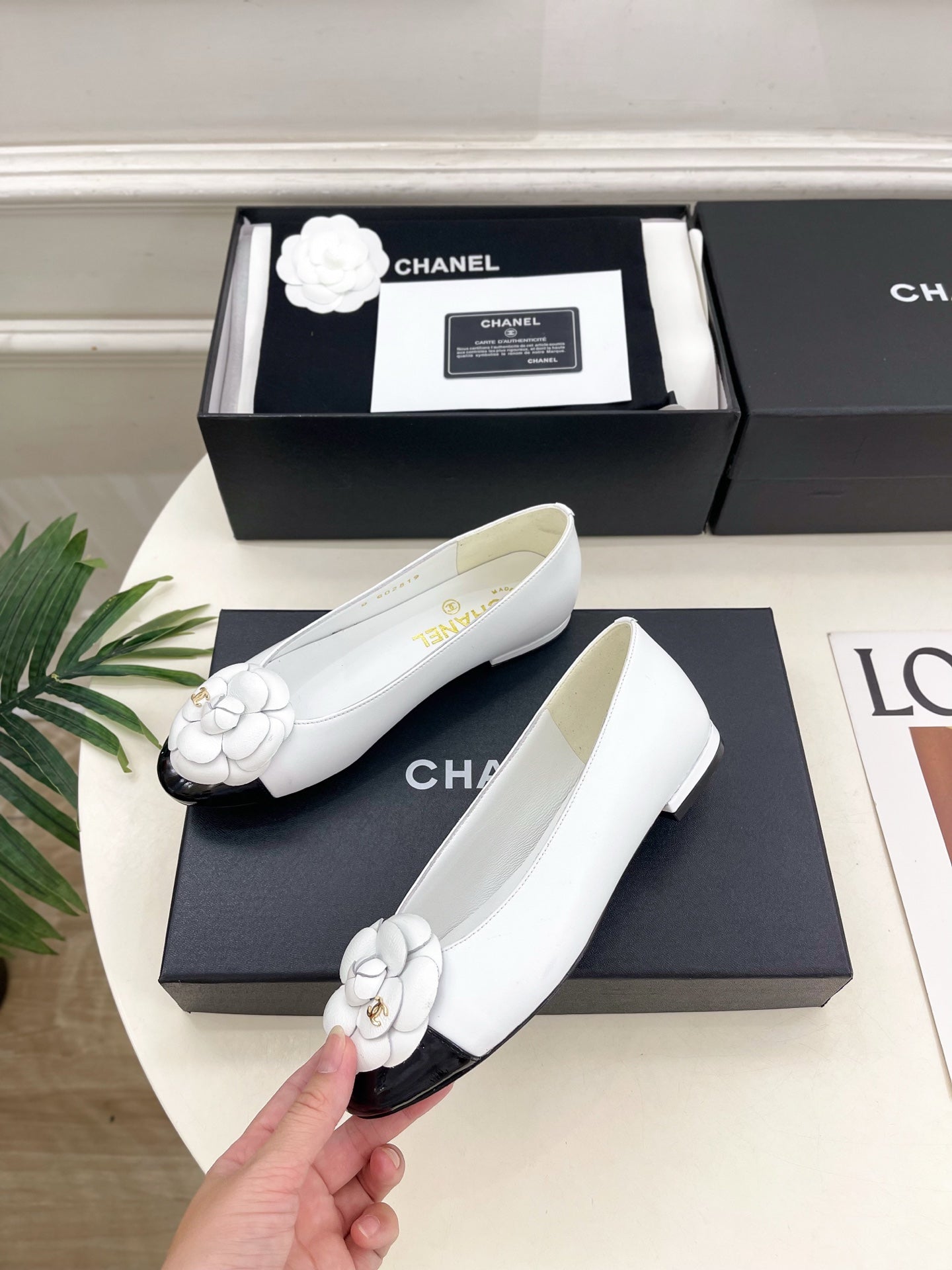 CHANEL 26S BALLET FLATS IN WHITE LAMBSKIN WITH FLOWER EMBELLISHMENT