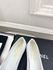 CHANEL 26S BALLET FLATS IN WHITE LAMBSKIN WITH FLOWER EMBELLISHMENT