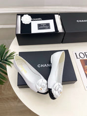 CHANEL 26S BALLET FLATS IN WHITE LAMBSKIN WITH FLOWER EMBELLISHMENT