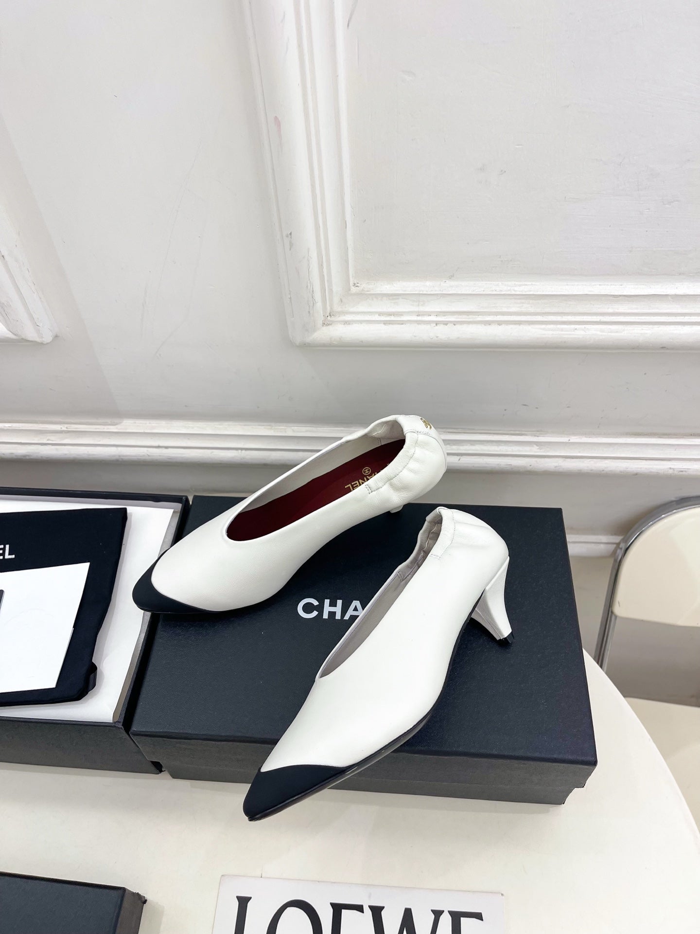 CHANEL 26S SQUARE TOE PUMPS 50 MM IN WHITE LAMBSKIN WITH BLACK TOE CAP