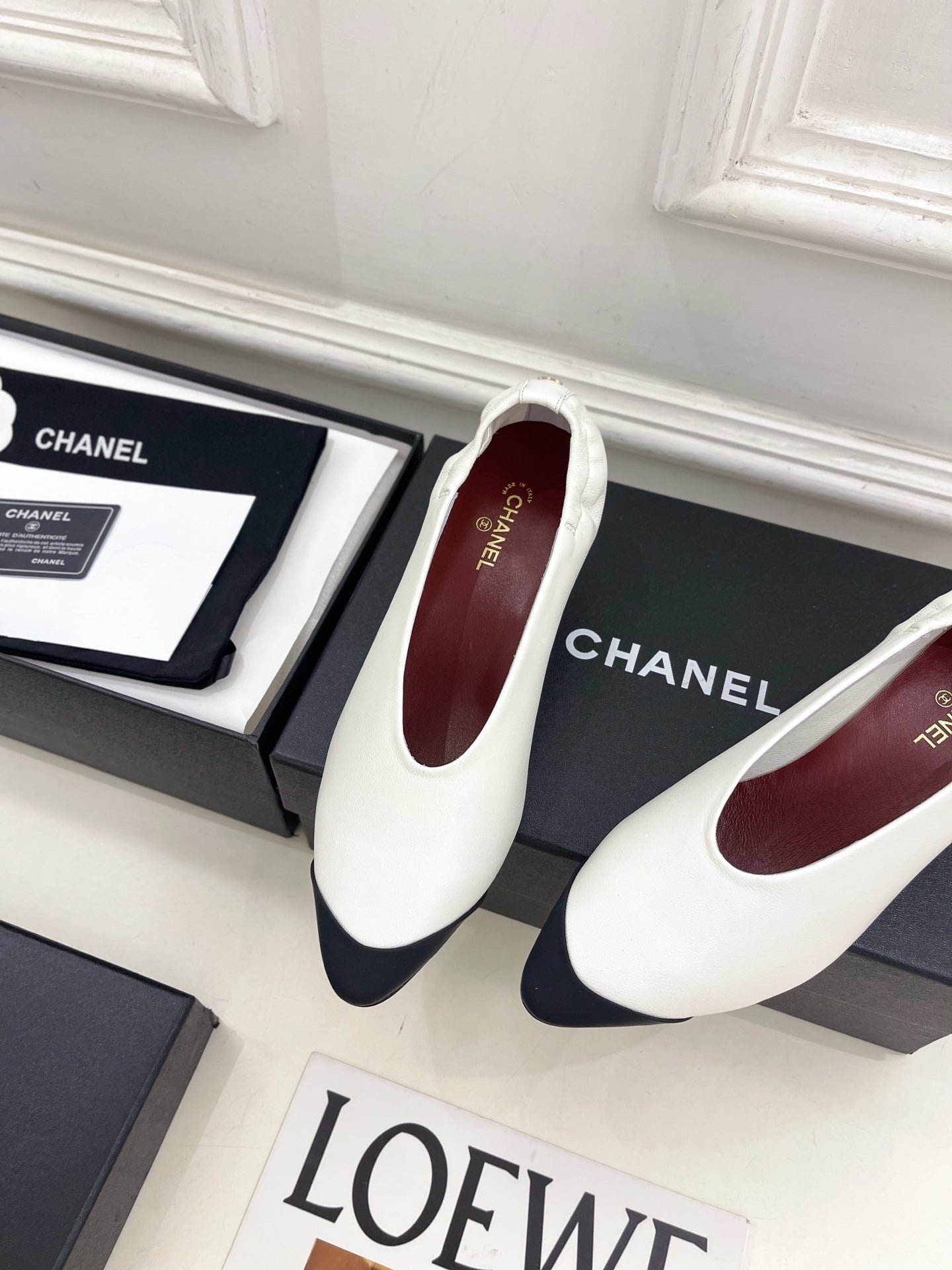 CHANEL 26S SQUARE TOE PUMPS 50 MM IN WHITE LAMBSKIN WITH BLACK TOE CAP