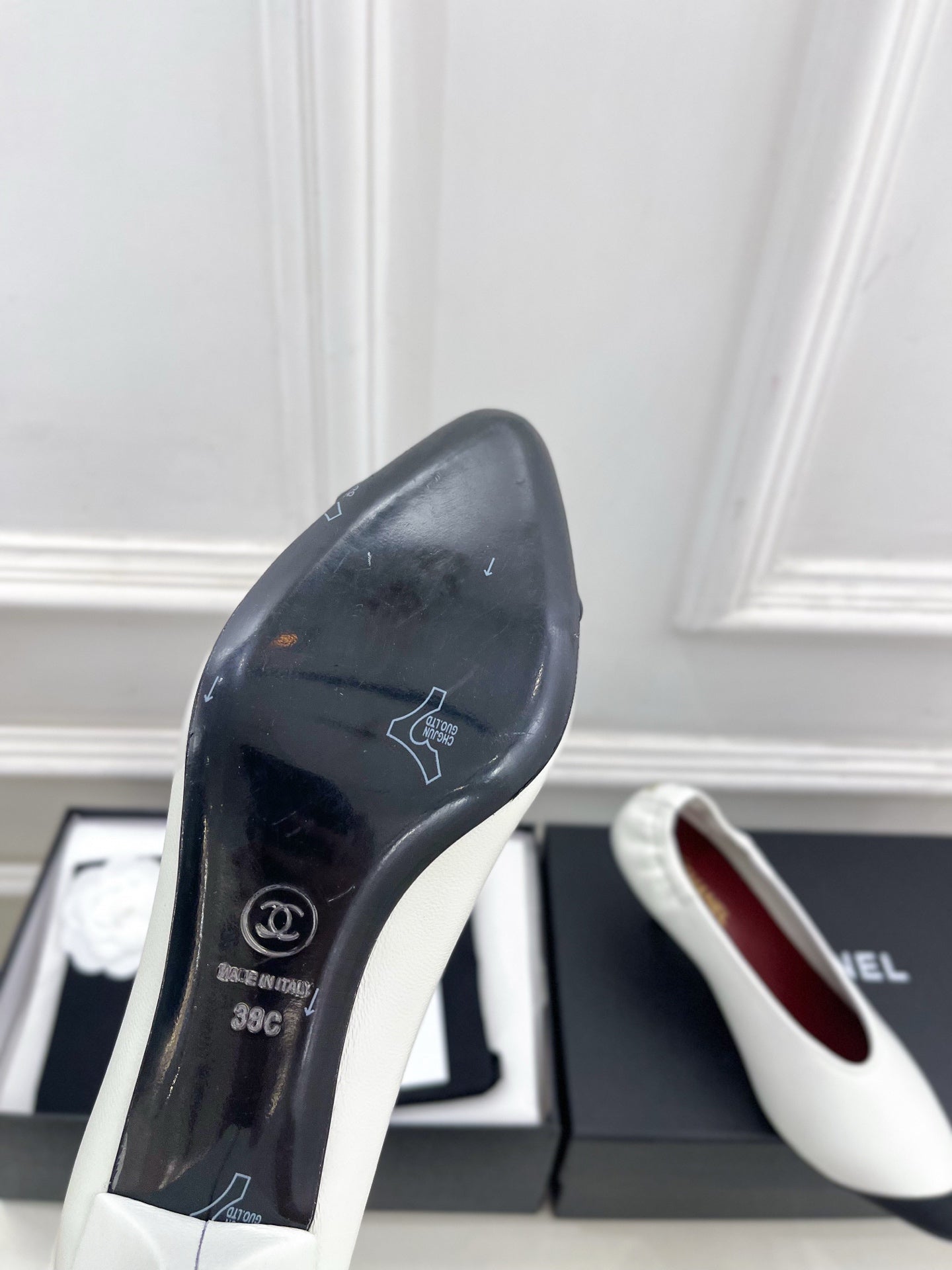 CHANEL 26S SQUARE TOE PUMPS 50 MM IN WHITE LAMBSKIN WITH BLACK TOE CAP