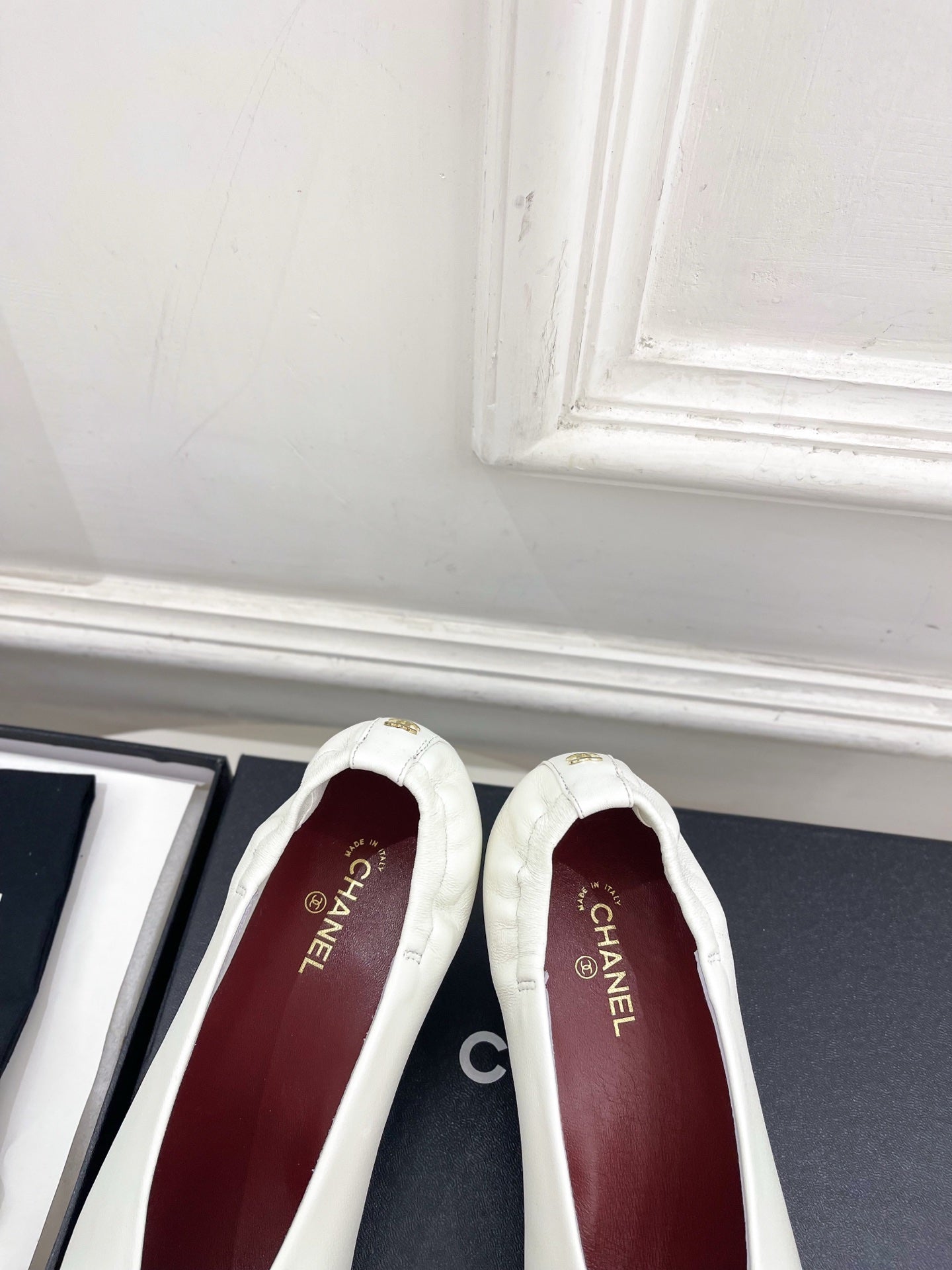 CHANEL 26S SQUARE TOE PUMPS 50 MM IN WHITE LAMBSKIN WITH BLACK TOE CAP