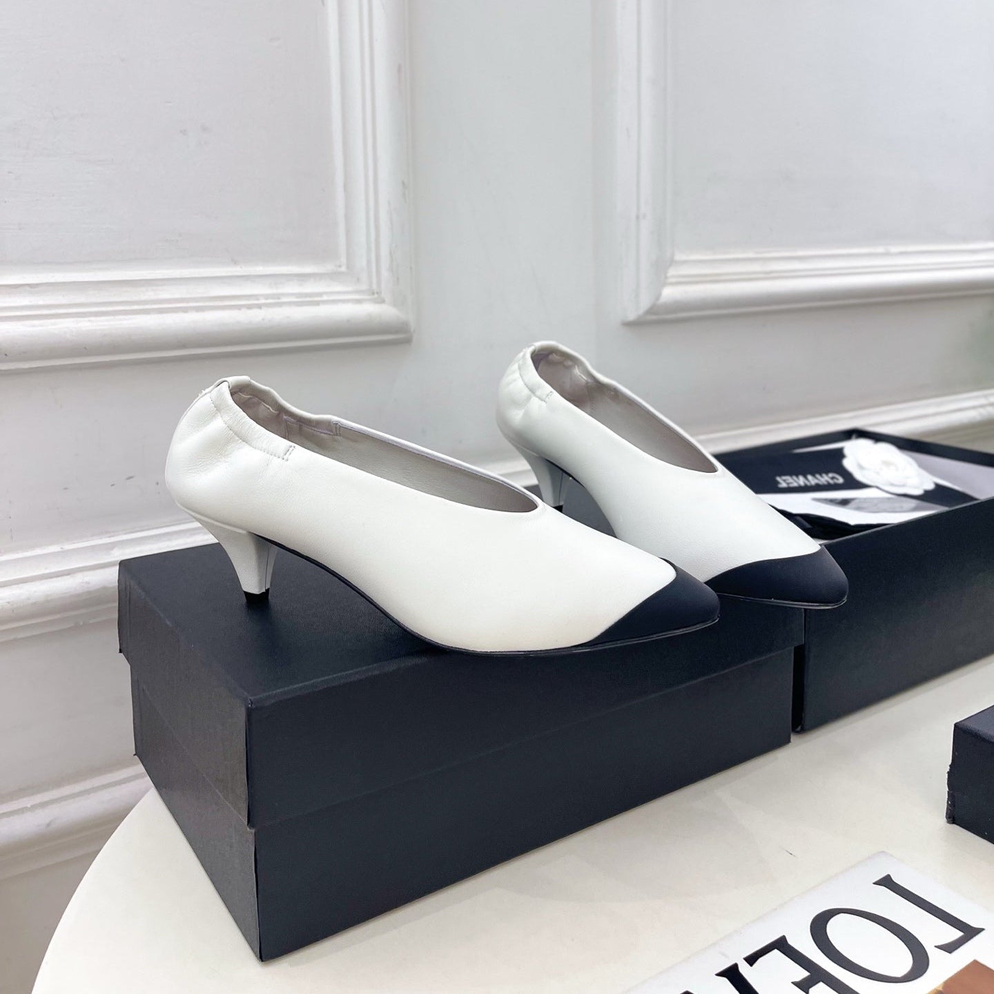 CHANEL 26S SQUARE TOE PUMPS 50 MM IN WHITE LAMBSKIN WITH BLACK TOE CAP