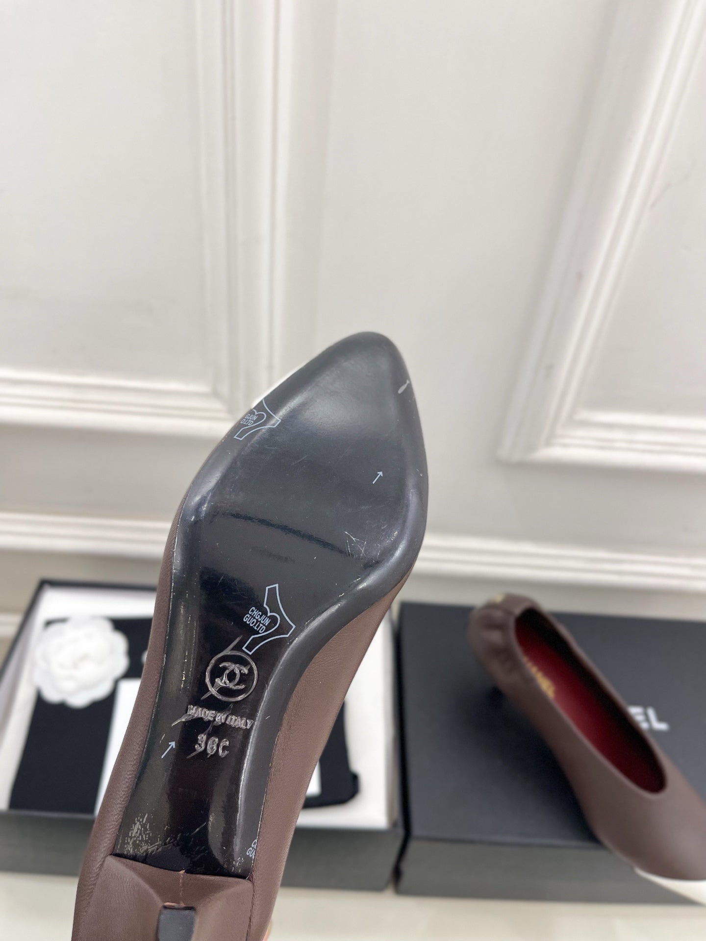 CHANEL 26S SQUARE TOE PUMPS 50 MM IN DARK BROWN LAMBSKIN WITH BLACK TOE CAP