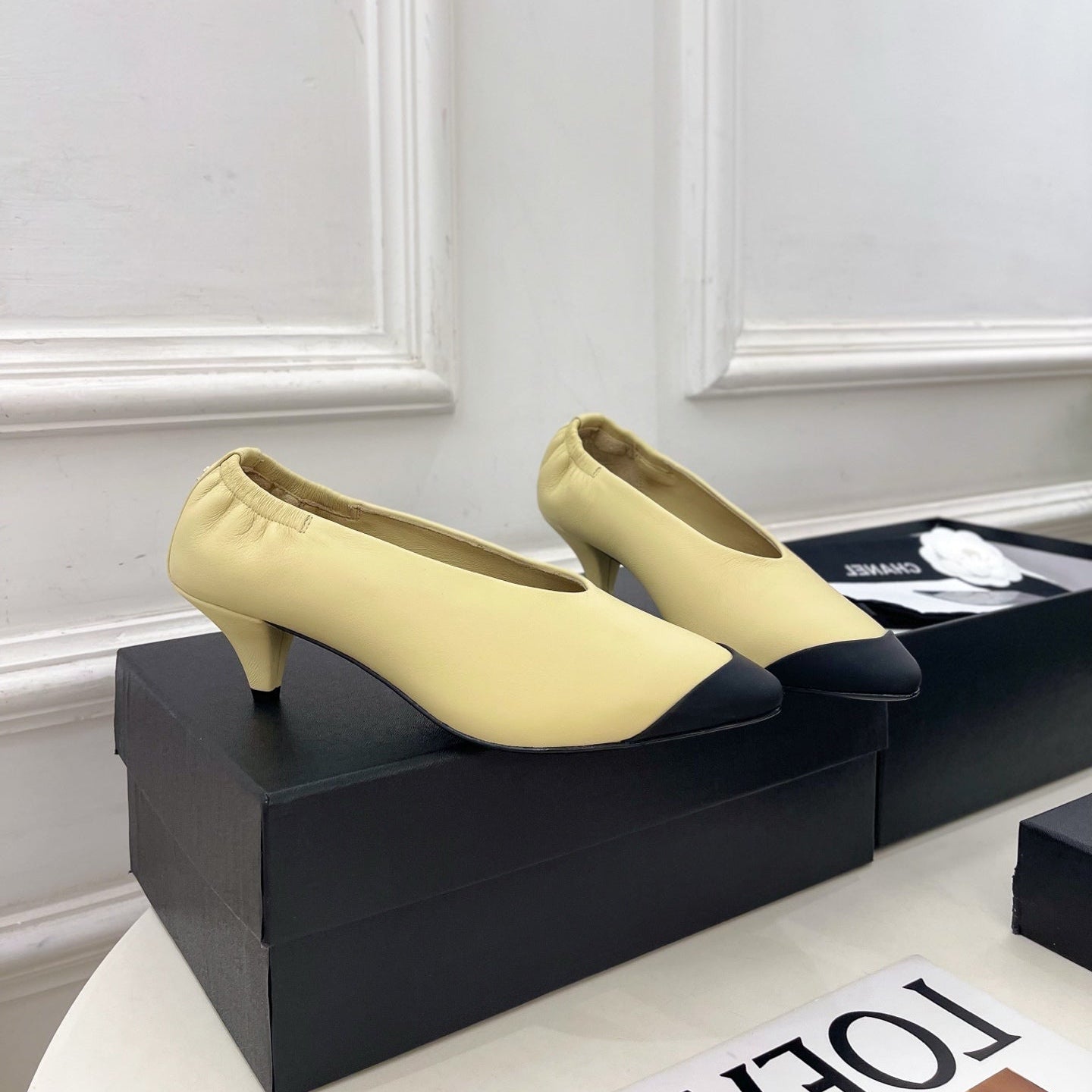CHANEL 26S SQUARE TOE PUMPS 50 MM IN LIGHT YELLOW LAMBSKIN WITH BLACK TOE CAP