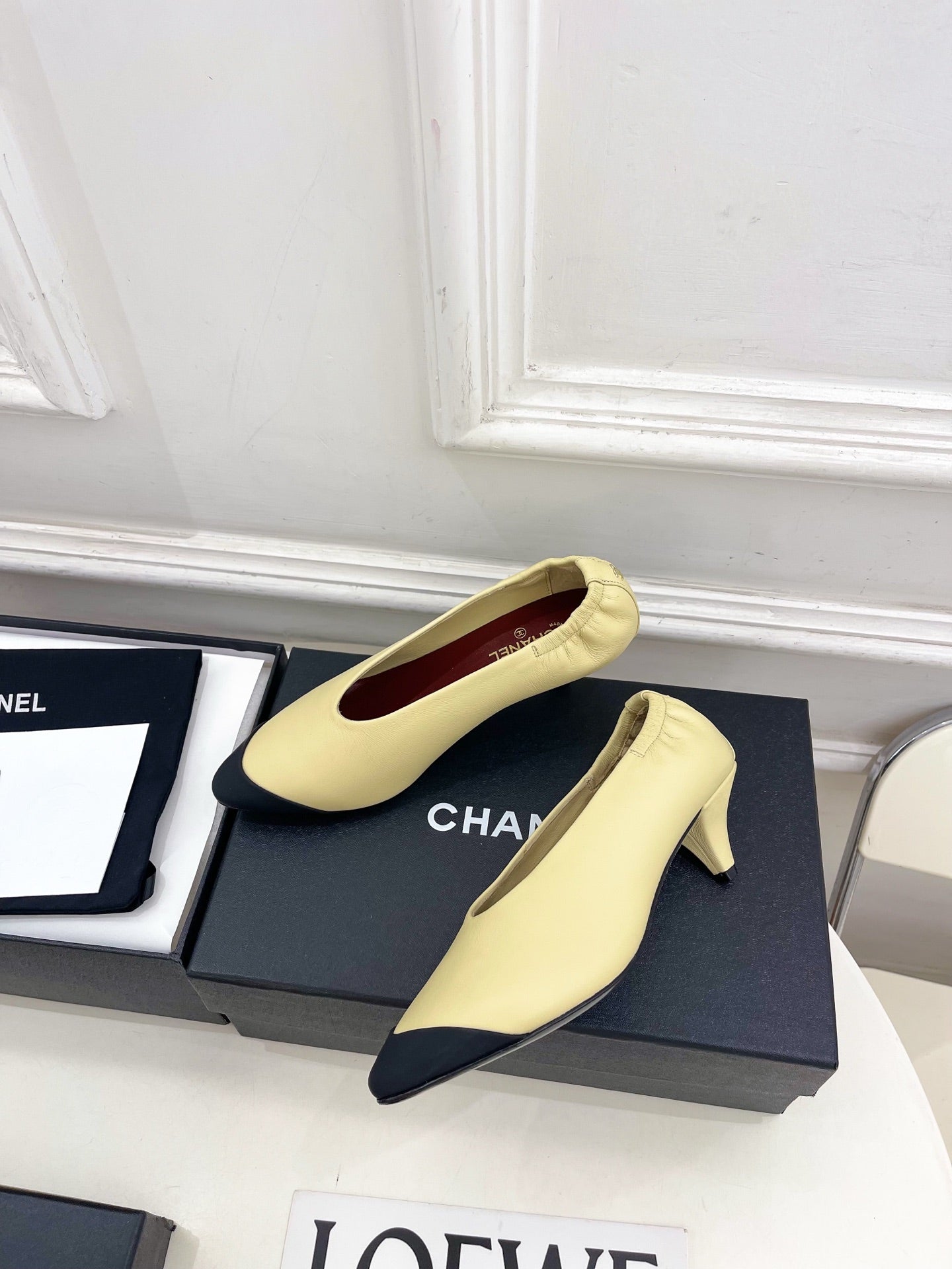 CHANEL 26S SQUARE TOE PUMPS 50 MM IN LIGHT YELLOW LAMBSKIN WITH BLACK TOE CAP