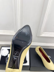 CHANEL 26S SQUARE TOE PUMPS 50 MM IN LIGHT YELLOW LAMBSKIN WITH BLACK TOE CAP