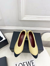 CHANEL 26S SQUARE TOE PUMPS 50 MM IN LIGHT YELLOW LAMBSKIN WITH BLACK TOE CAP