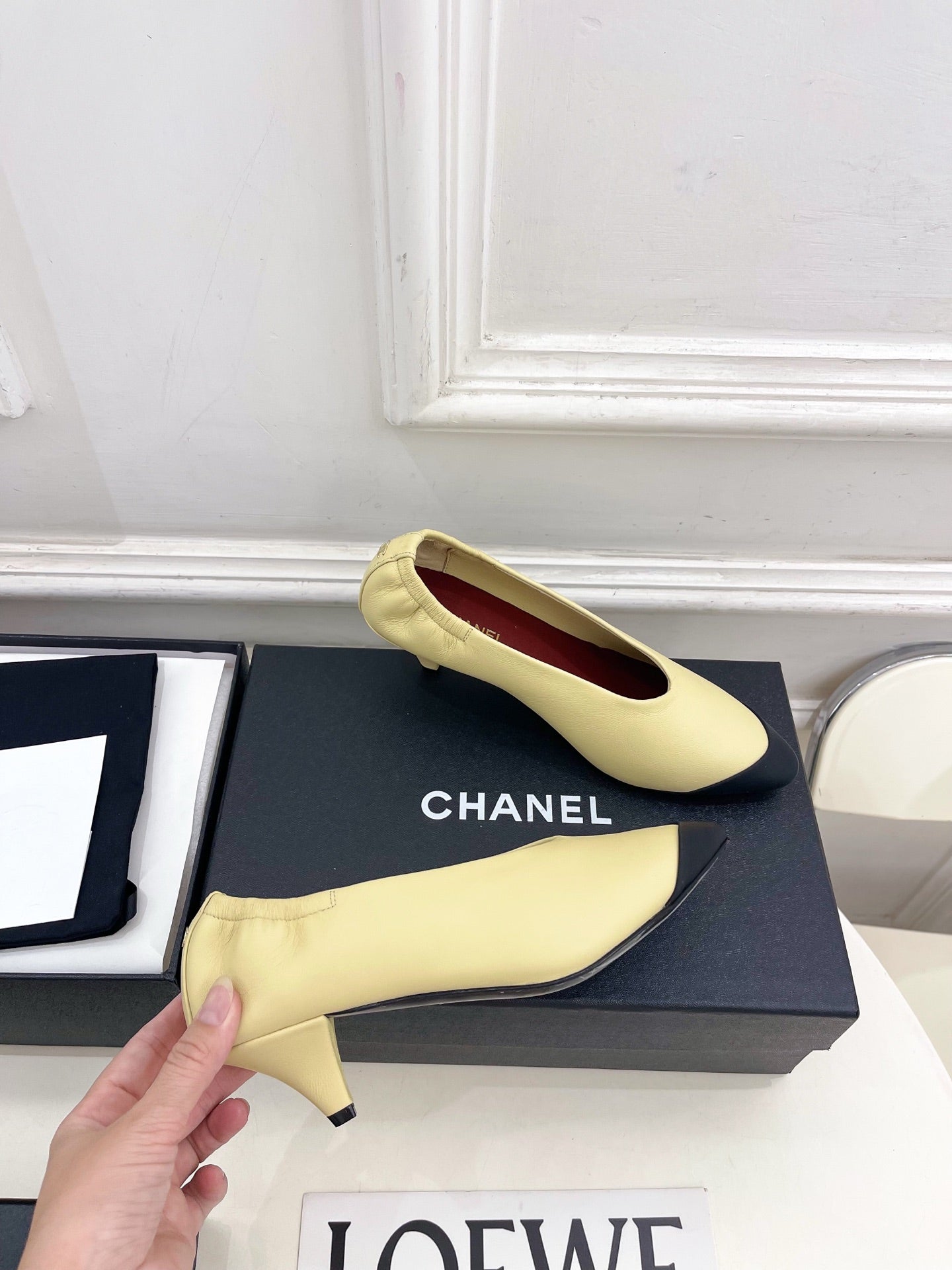 CHANEL 26S SQUARE TOE PUMPS 50 MM IN LIGHT YELLOW LAMBSKIN WITH BLACK TOE CAP