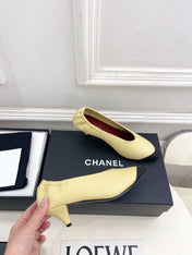CHANEL 26S SQUARE TOE PUMPS 50 MM IN LIGHT YELLOW LAMBSKIN WITH BLACK TOE CAP